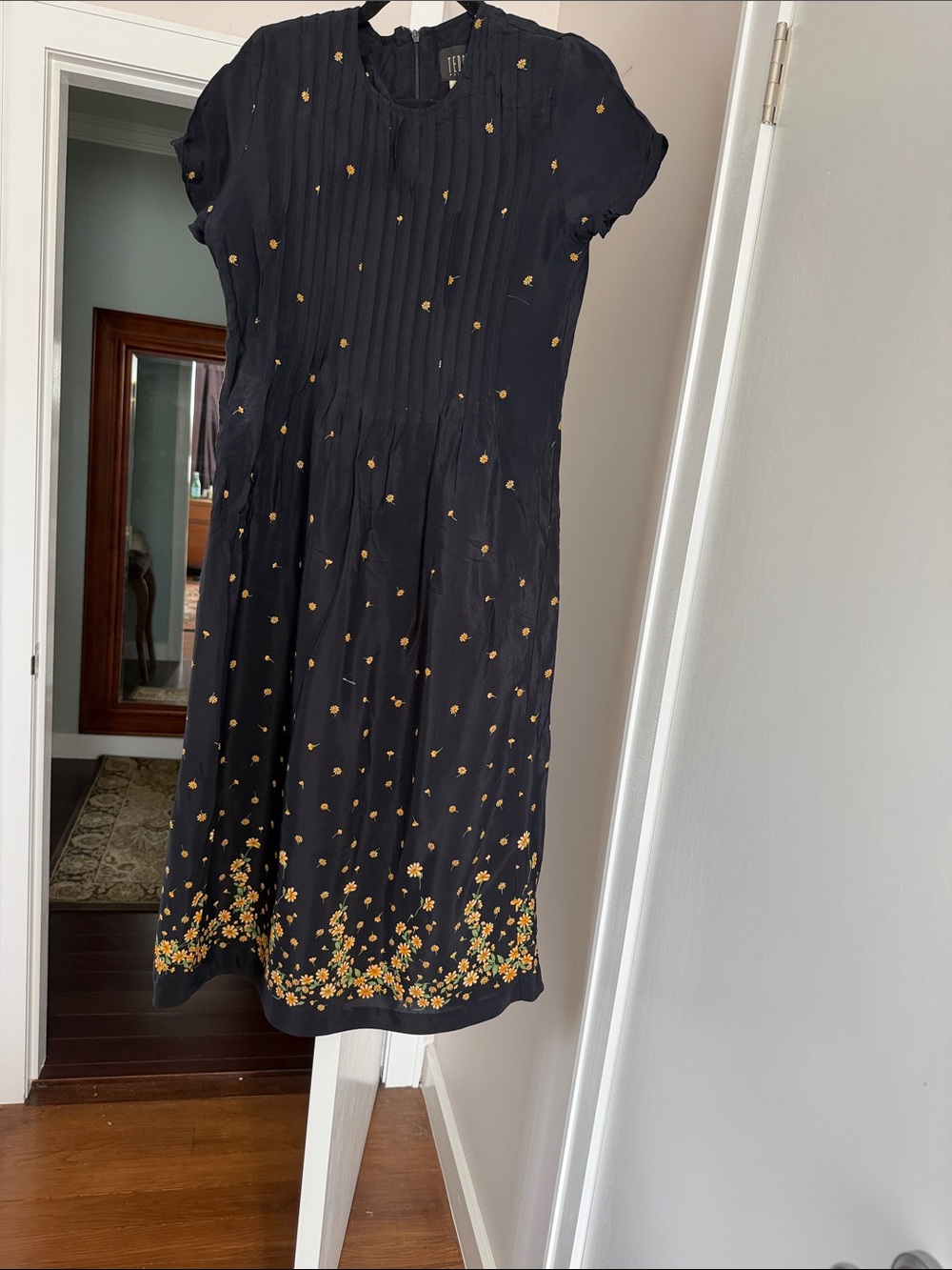 Teddi Black Floral short sleeve Midi maxiDress with Pintuck Bodice size petite 1